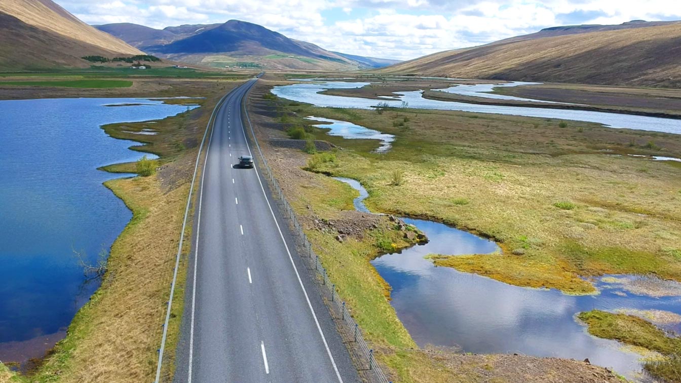 Roadtrips für Anfänger – mit diesen 5 Tipps überstehst du lange Autofahrten!